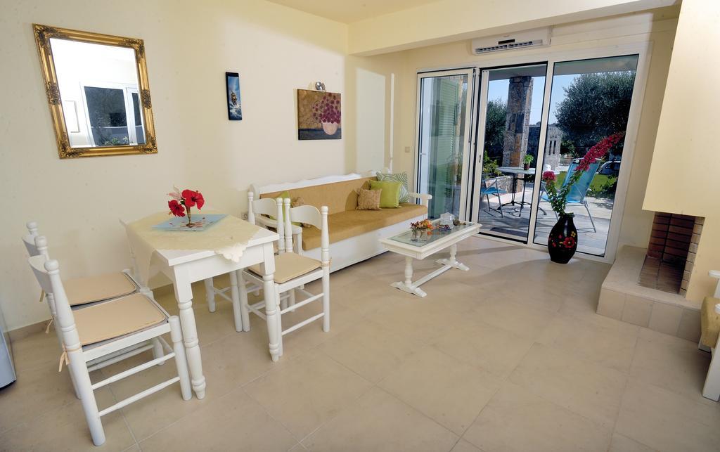Athena Villas Olive Grove & Estate Гувес Номер фото